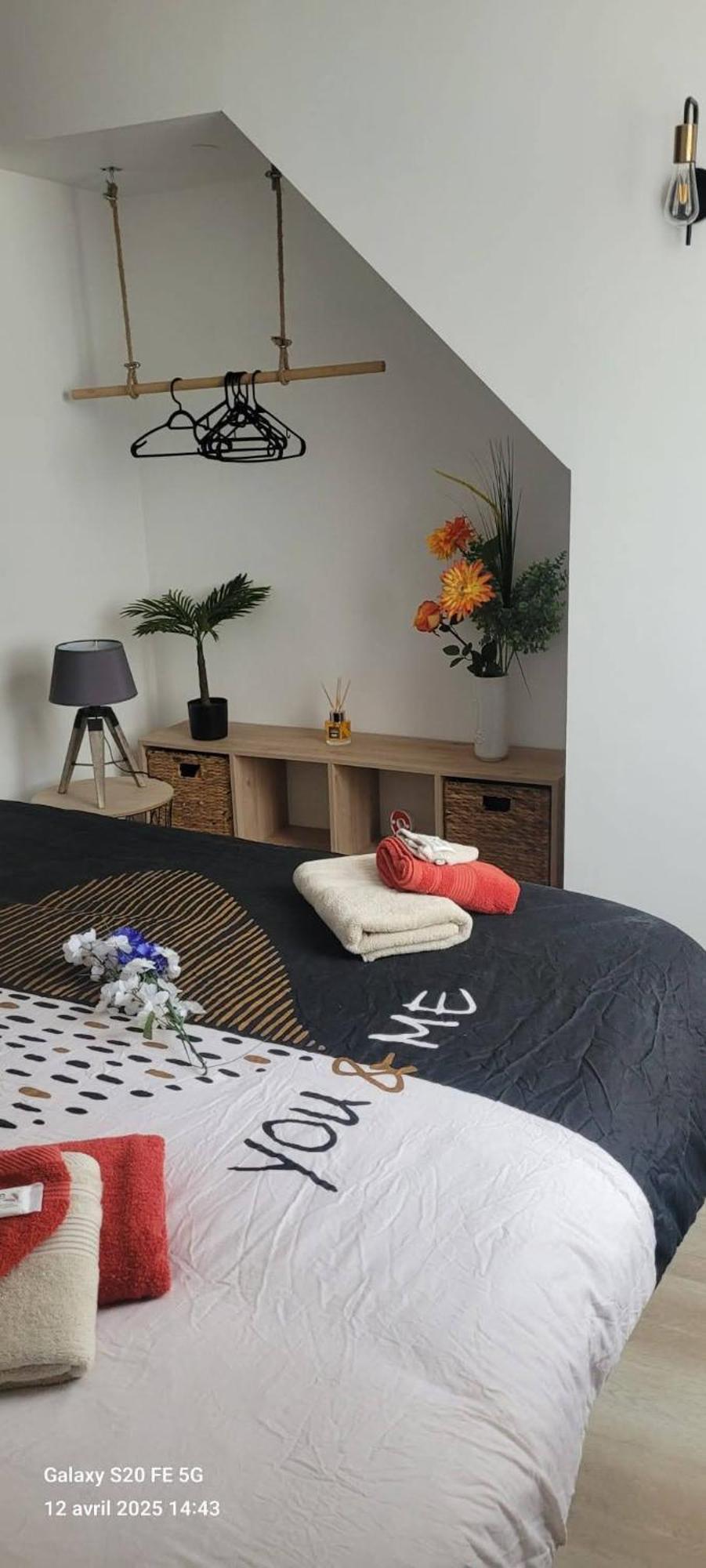 Les Volets Bleus - Deux Appartements Et Un Studio, Jardin Bourges Pokoj fotografie